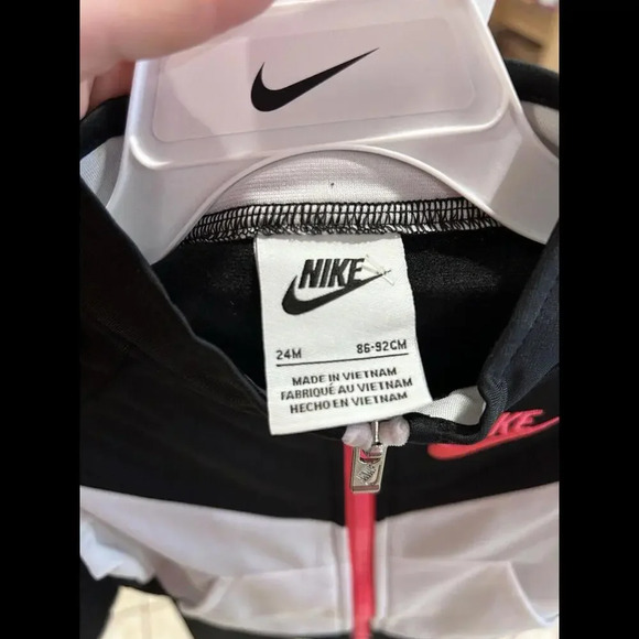 Nike Girls 2 Piece Set Tracksuit Jacket/Pants Black Pink Size 24 Months NWT $52 - Picture 3 of 7